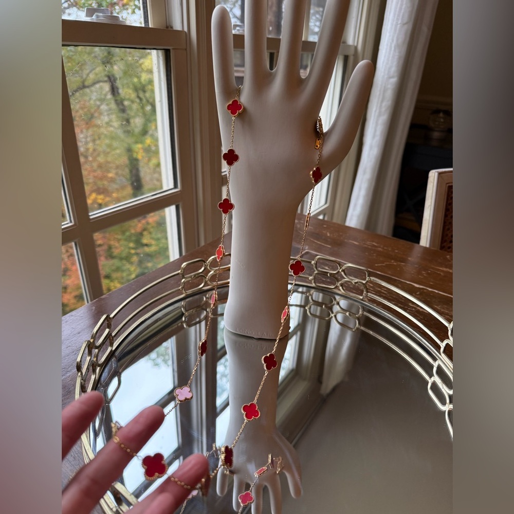 Beautiful Van Cleeef inspirednew without tags, 18” gold/red clover shaped charms